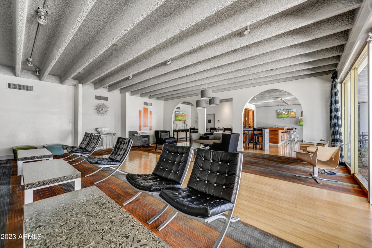 Sky Lounge & Rooftop